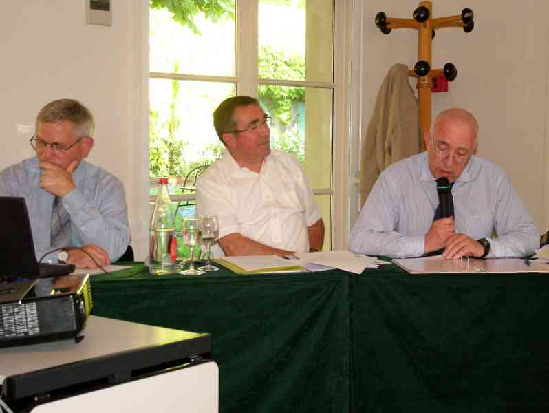 04_Dscf0092 (Balvay).jpg - Un peu de sérieux à la tribune...